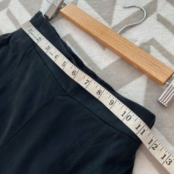 Lululemon Metropolis Maven High Rise Cargo Crop Black‎ size 4 - Picture 7 of 9